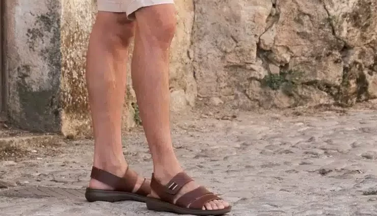 Las sandalias de vestir para hombre