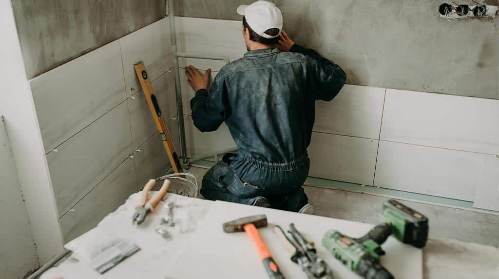 Reforma de Baños en Platja d'Aro obrero